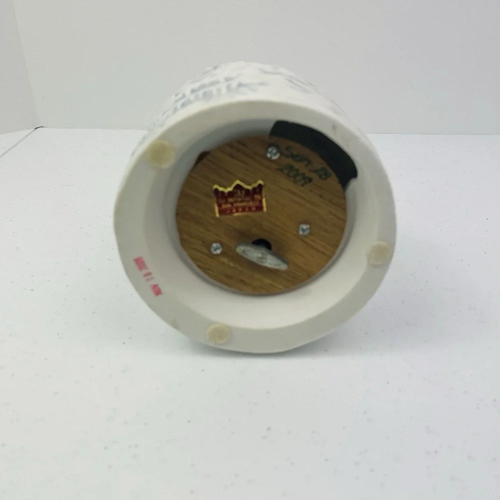 Vtg TAJ Importing Co Music Box Franscisco Japan Penguin Polar Bear Porcelain